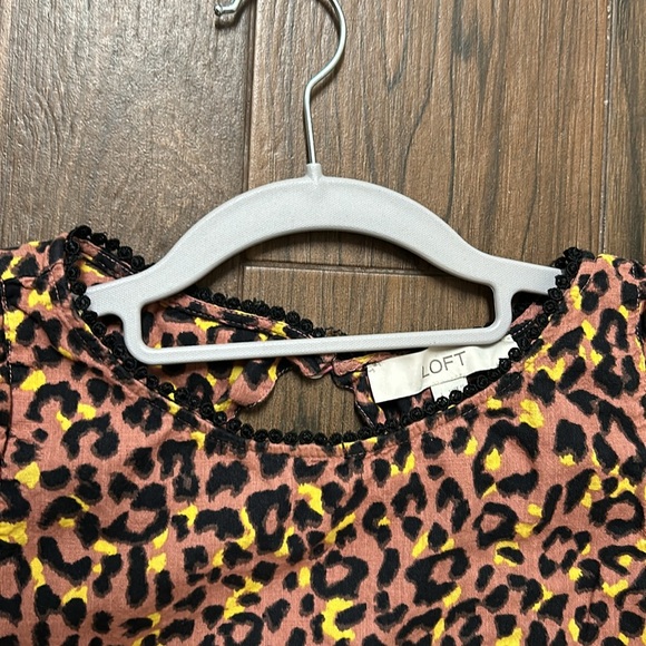 LOFT Leopard Print Cutout Back Ruffle Blouse Large - Picture 5 of 9